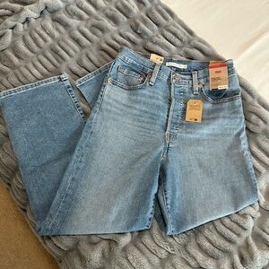 NWT Levi's Ribcage Straight Ankle Jeans in Light Blue